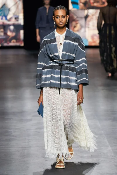 Look 38